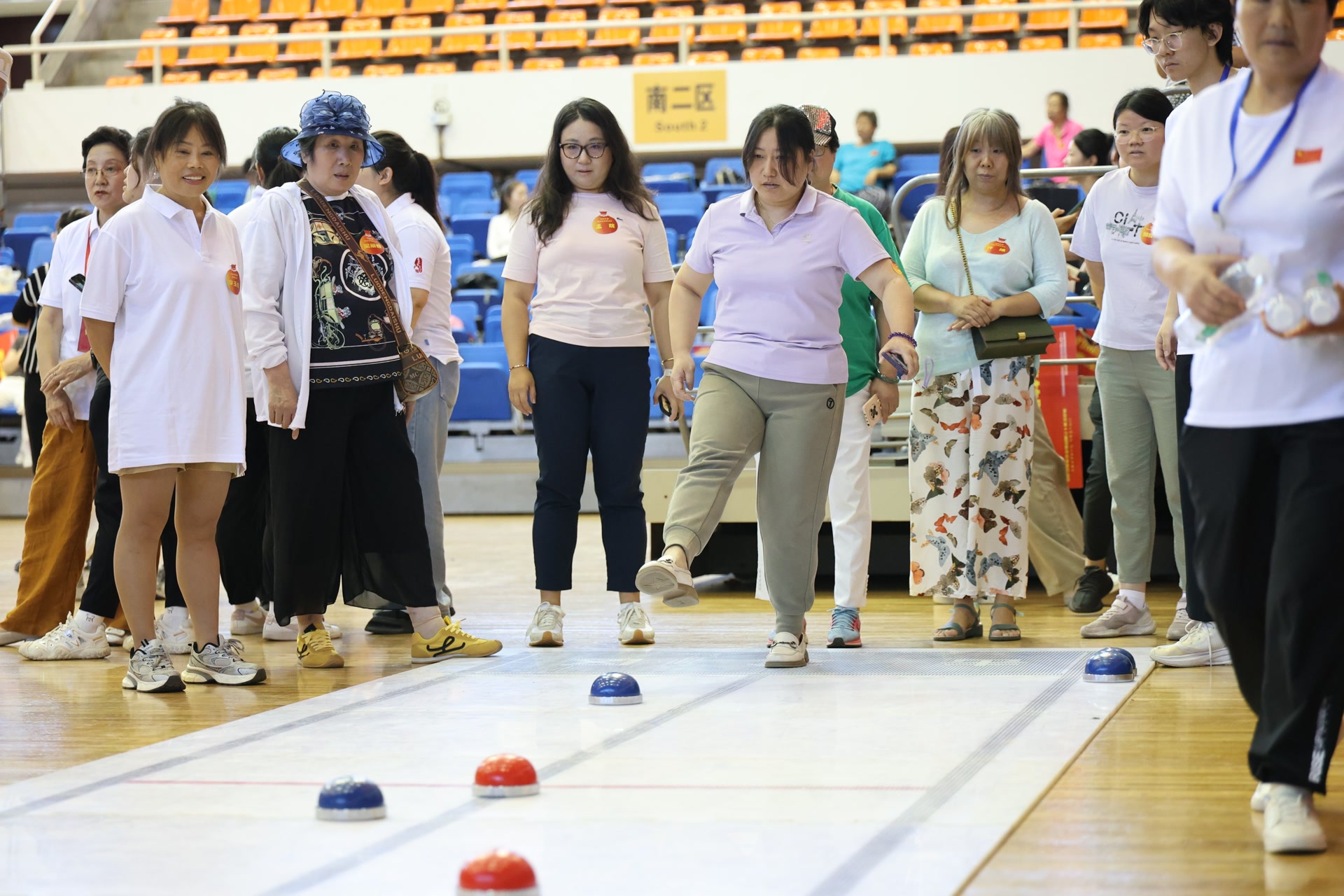 海淀民族传, 余人参赛, 流交融