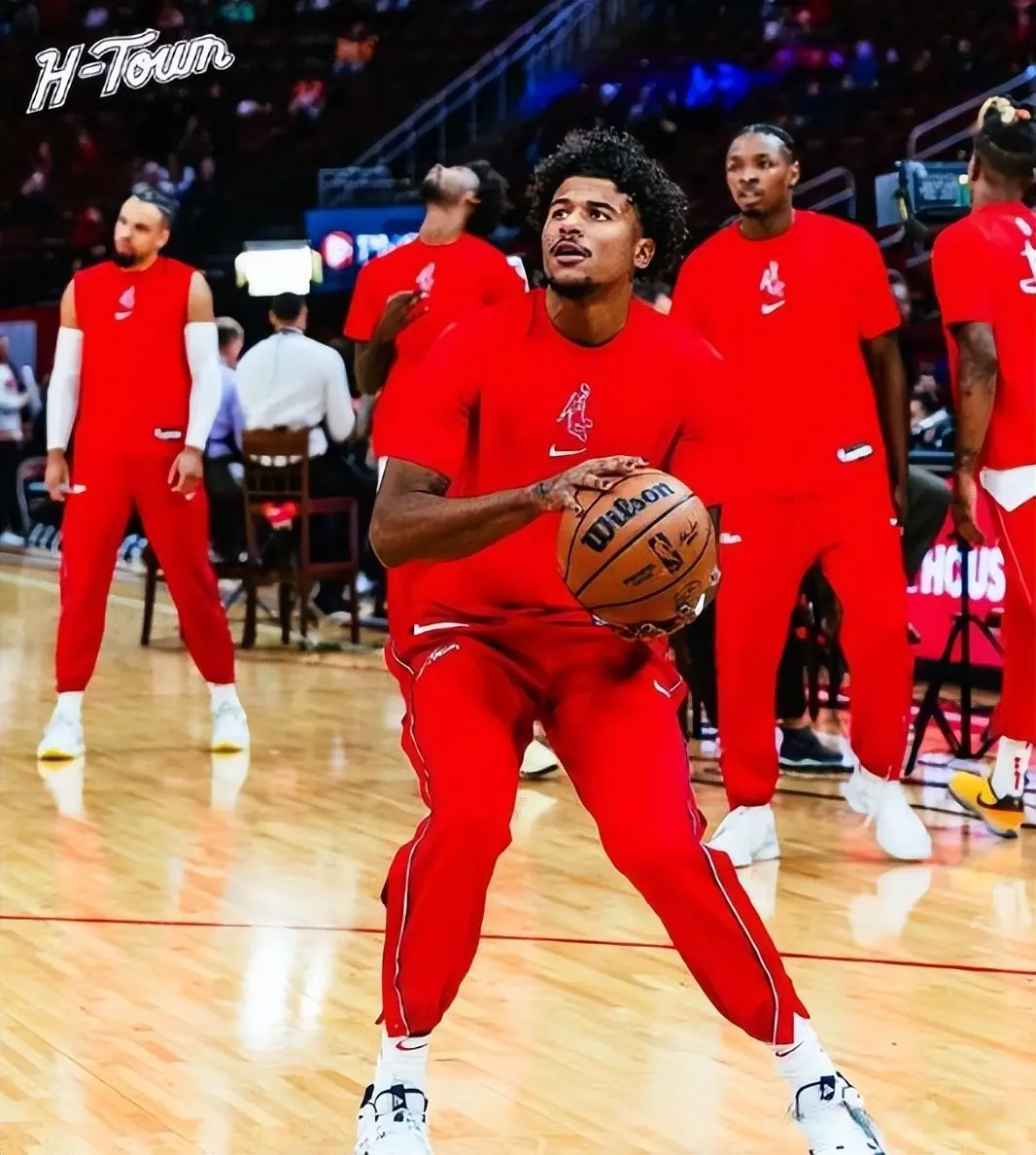 防守端芬尼, 火箭队接下, 体阵容优势