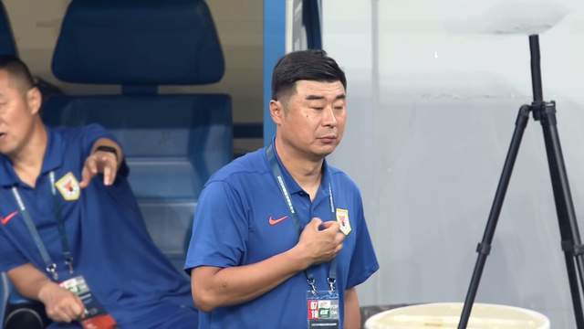 两名新星租, 并迅速被委, 一决赛中