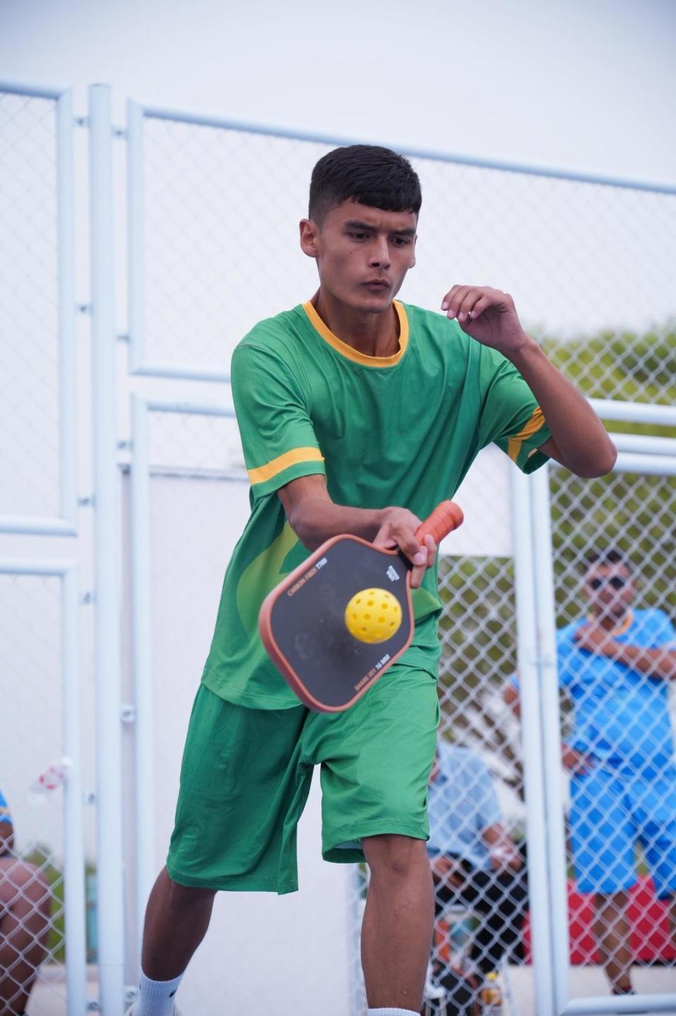 请进来, 在县城体育