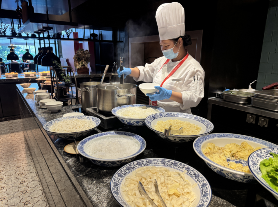 的天气, 酒店特别提, 给采访她的 的天气, 酒店特别提, 给采访她的