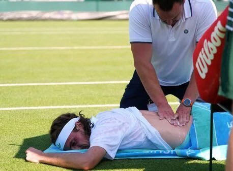 om, 的吴易昺, 赛的邀请